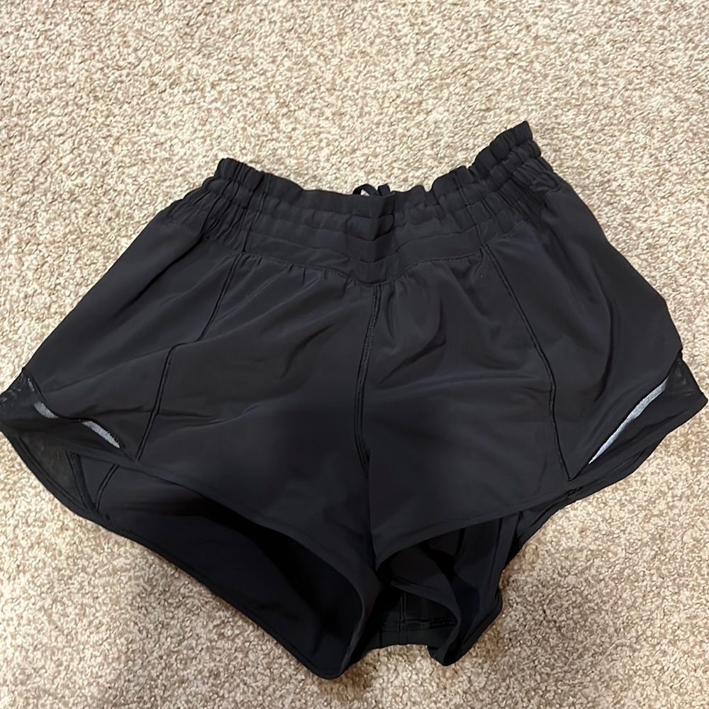 size 8 lululemon speed up high rise 2.5” shorts